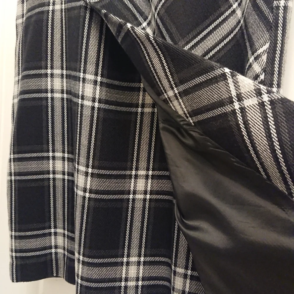 Black & grey plaid skirt - Picture 4 of 8